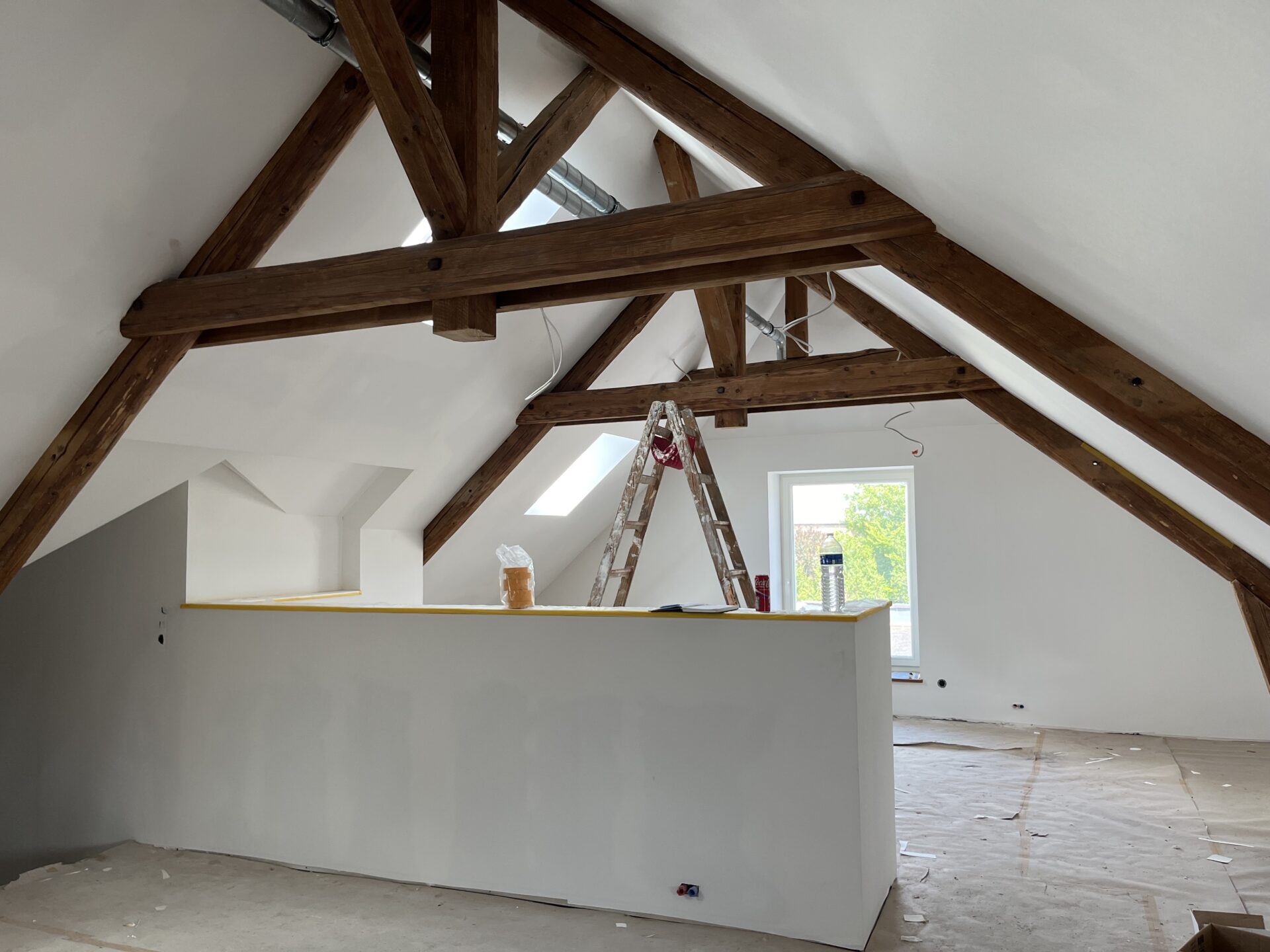 Charpente conservée à la Boucherie d'Heffingen transformée en logement et en épicerie-Maison Schuler